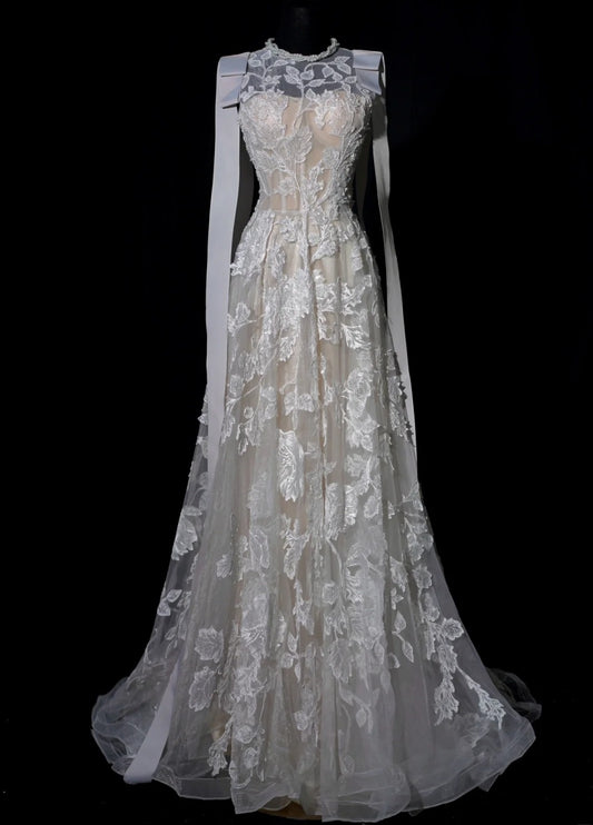 Luxurious Wedding Dresses A line Scoop Neck With Lace Brides Dress Fitted Bridal Gowns AB2520