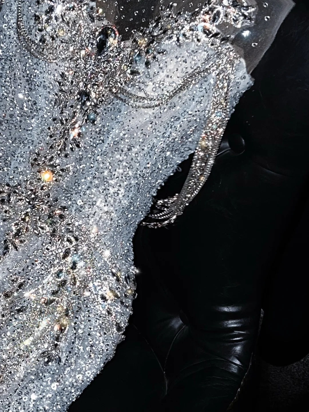 Robe de mariée sirène à paillettes argentées, décolleté rond, coupe ajustée, modèle N1352