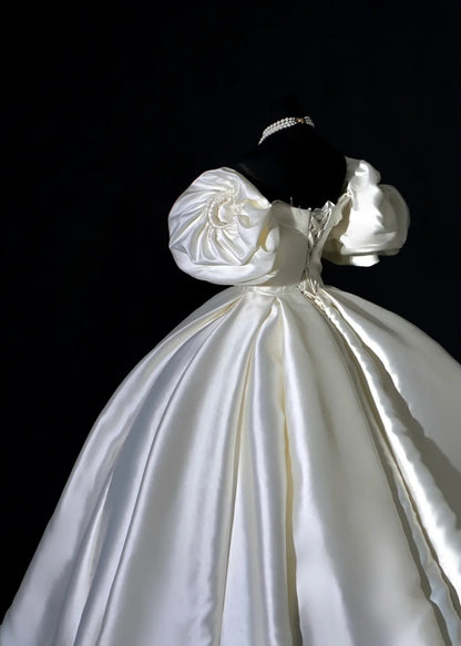 Robe de mariée simple, robe de bal, épaules dénudées, manches courtes, satin plissé, robe de mariée longue et cintrée AB2532