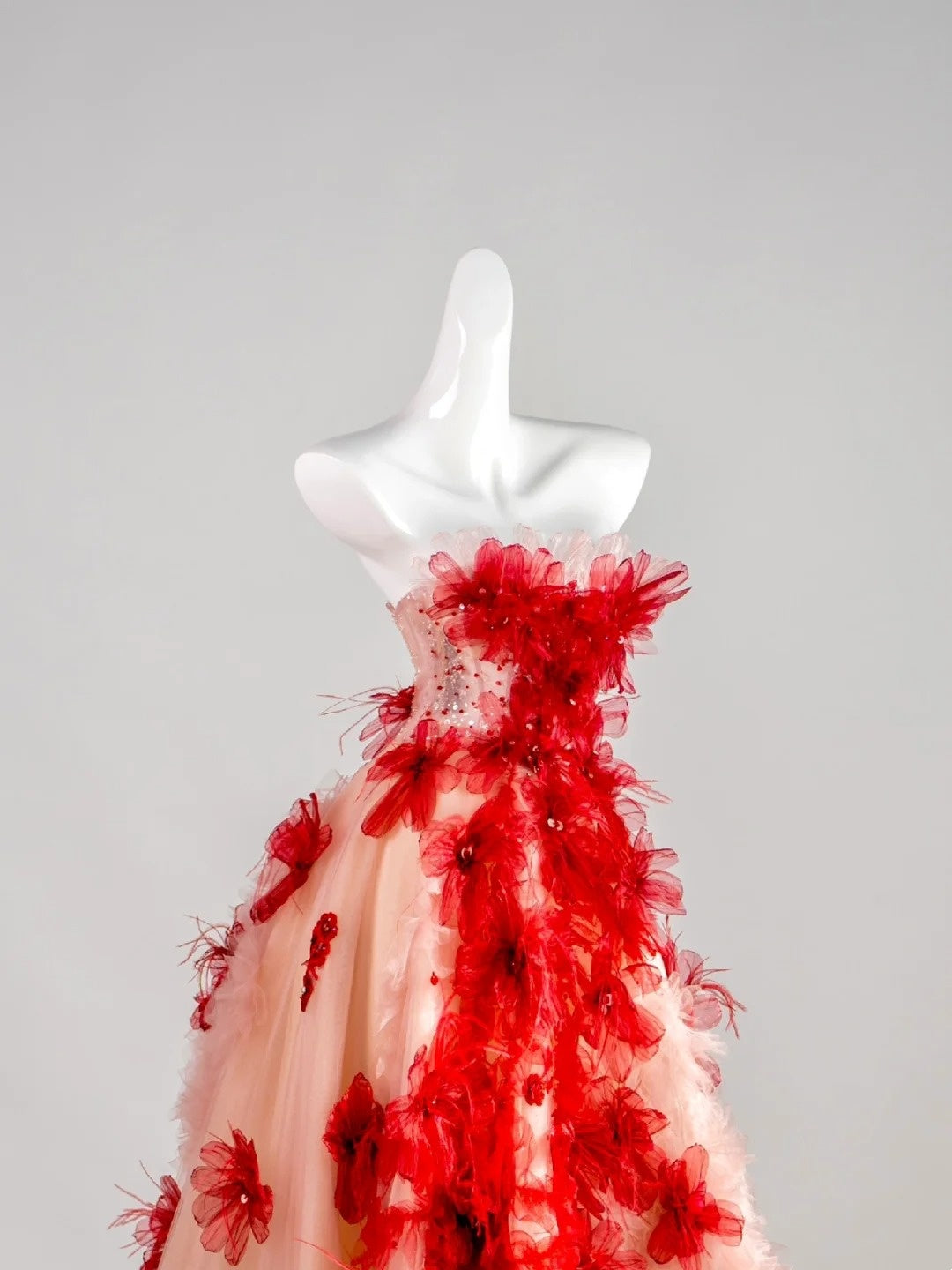 Robe de bal bustier rouge à fleurs sans manches avec application en tulle rose, longue robe de quinceañera, tenue d'anniversaire pour les 15 et 16 ans N676