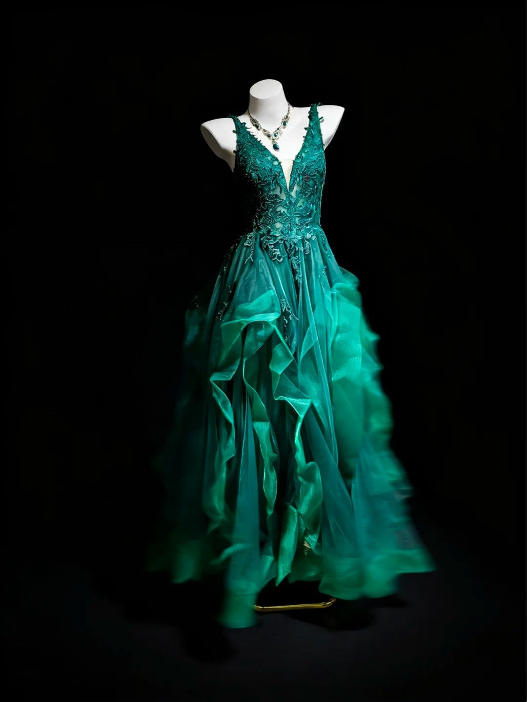 Modest Prom Dresses Ball Gown V Neck Dark Green Tulle With Appliqued Long Quince Dress N3057