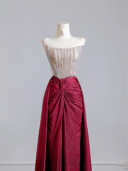 Funkelndes, trägerloses, burgunderrotes Pailletten-Abendkleid – das perfekte Outfit für den 18. Geburtstag (Partykleid N343)