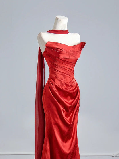 Figurschmeichelndes, trägerloses, rotes Meerjungfrauen-Satinkleid mit Schal, langes Abendkleid, formelles Ballkleid, Geburtstagskleid N383