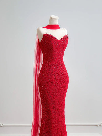Robe de bal longue sirène romantique en dentelle rouge avec foulard, idéale pour un 18e anniversaire (N395)