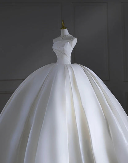 Zeitloses Brautkleid, Ballkleid, trägerlos, Satin, plissiert, mit Hofschleppe, figurbetont, langes Brautkleid AB2528