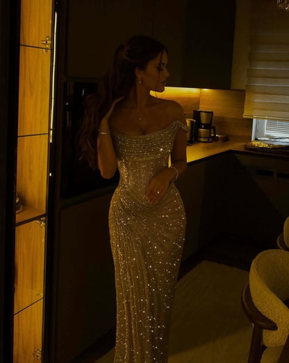 Elegantes, schlichtes Ballkleid für die Oberstufe: Meerjungfrauen-Schnitt, schulterfrei, Pailletten, Gold, mit Schlitz, halbformelles, langes Abschlussballkleid für Teenager AB1963