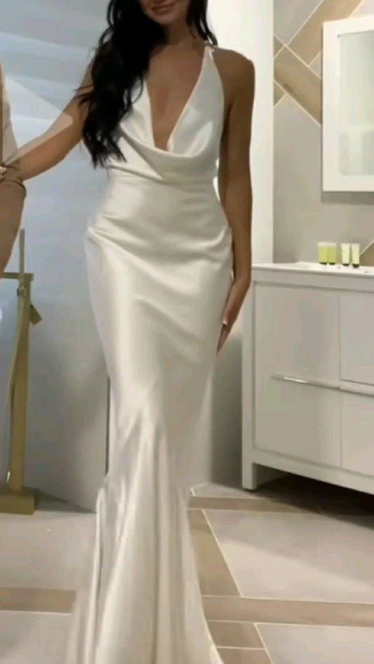 Günstiges, langes, elegantes Meerjungfrauenkleid mit V-Ausschnitt aus weißem, seidigem Satin – perfekt für festliche Anlässe wie Abschlussball, Abendgarderobe und Dinnerpartys (AB2030)