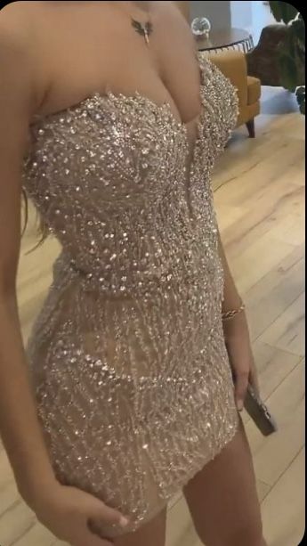 Robe de bal courte et brillante style fourreau, sans bretelles, couleur champagne, à paillettes et perles, sans manches, pour senior, inspiration N4749