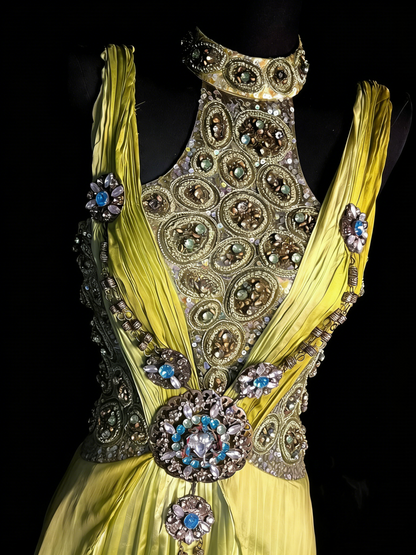 Elegantes, hochgeschlossenes, grünes Satinkleid in A-Linie mit Perlenbesatz am Oberteil – langes Ballkleid für Teenager (N1192)