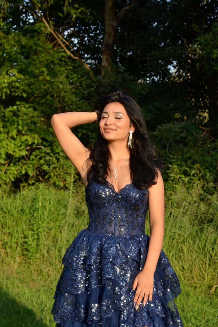 Robe de bal spéciale à bretelles en forme de cœur, dentelle bleu marine foncé, fente haute, sans manches, longue, inspiration robe de bal AB1031