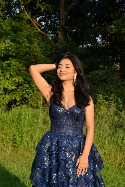 Robe de bal spéciale à bretelles en forme de cœur, dentelle bleu marine foncé, fente haute, sans manches, longue, inspiration robe de bal AB1031