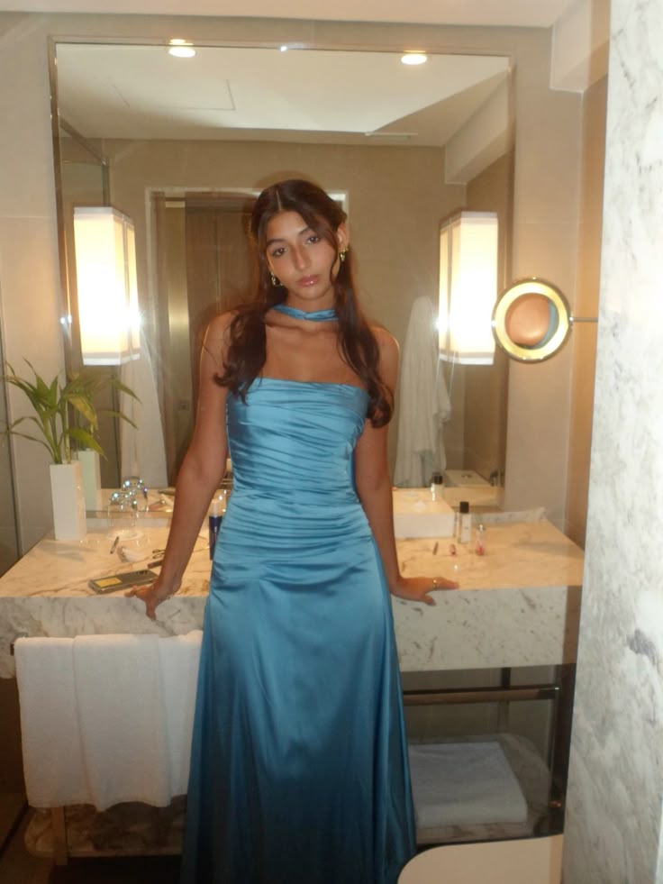 Bezauberndes Meerjungfrauen-Kleid aus Satin mit Schal in Blau, ärmellos, lang, inspiriert von Hochzeiten, als Gastkleid oder für Geburtstage (N1537)