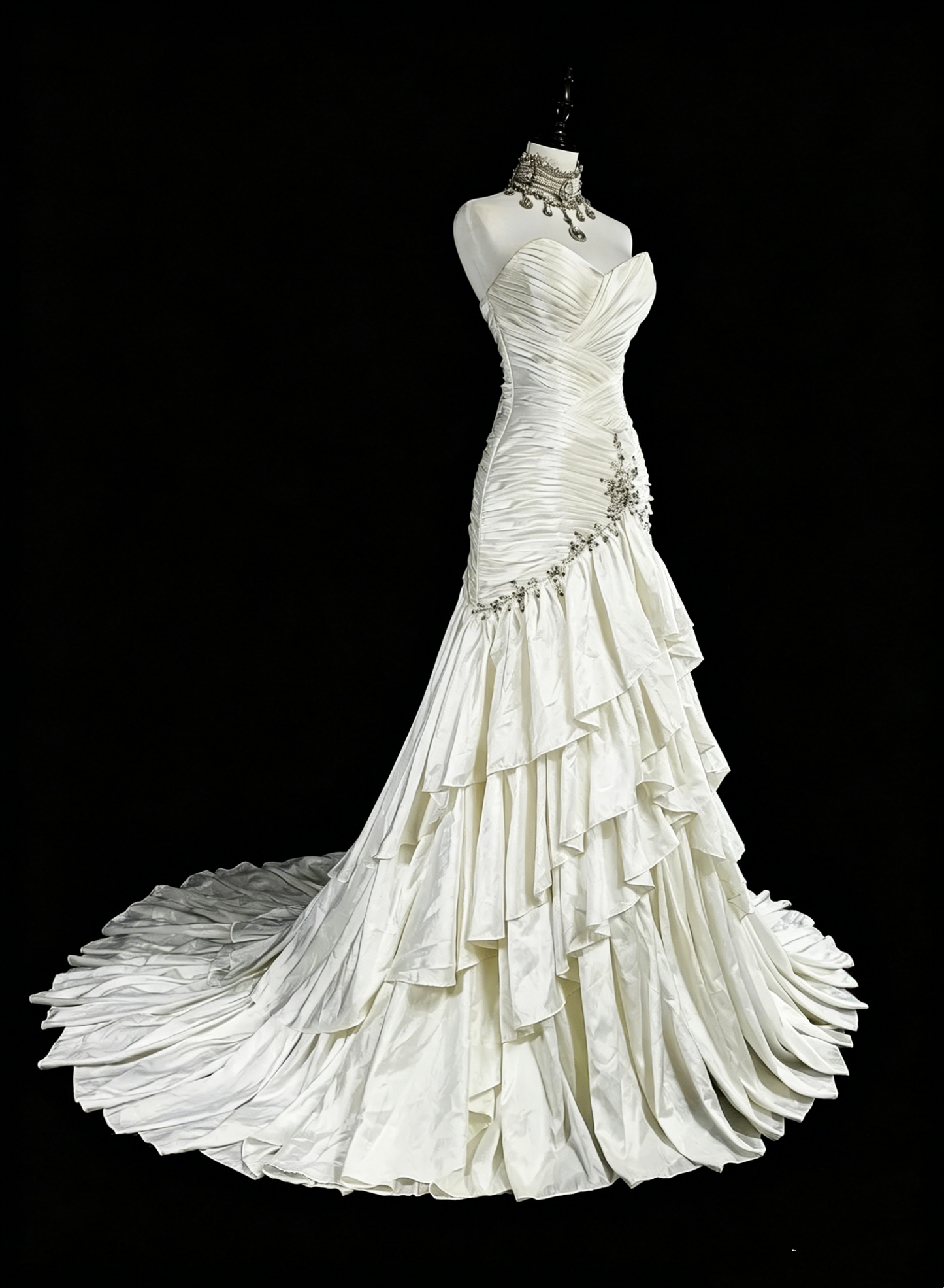 Unique Wedding Dresses Mermaid Sweetheart Satin Layers Tiered Sleeveless White Long Brides Dress N3513