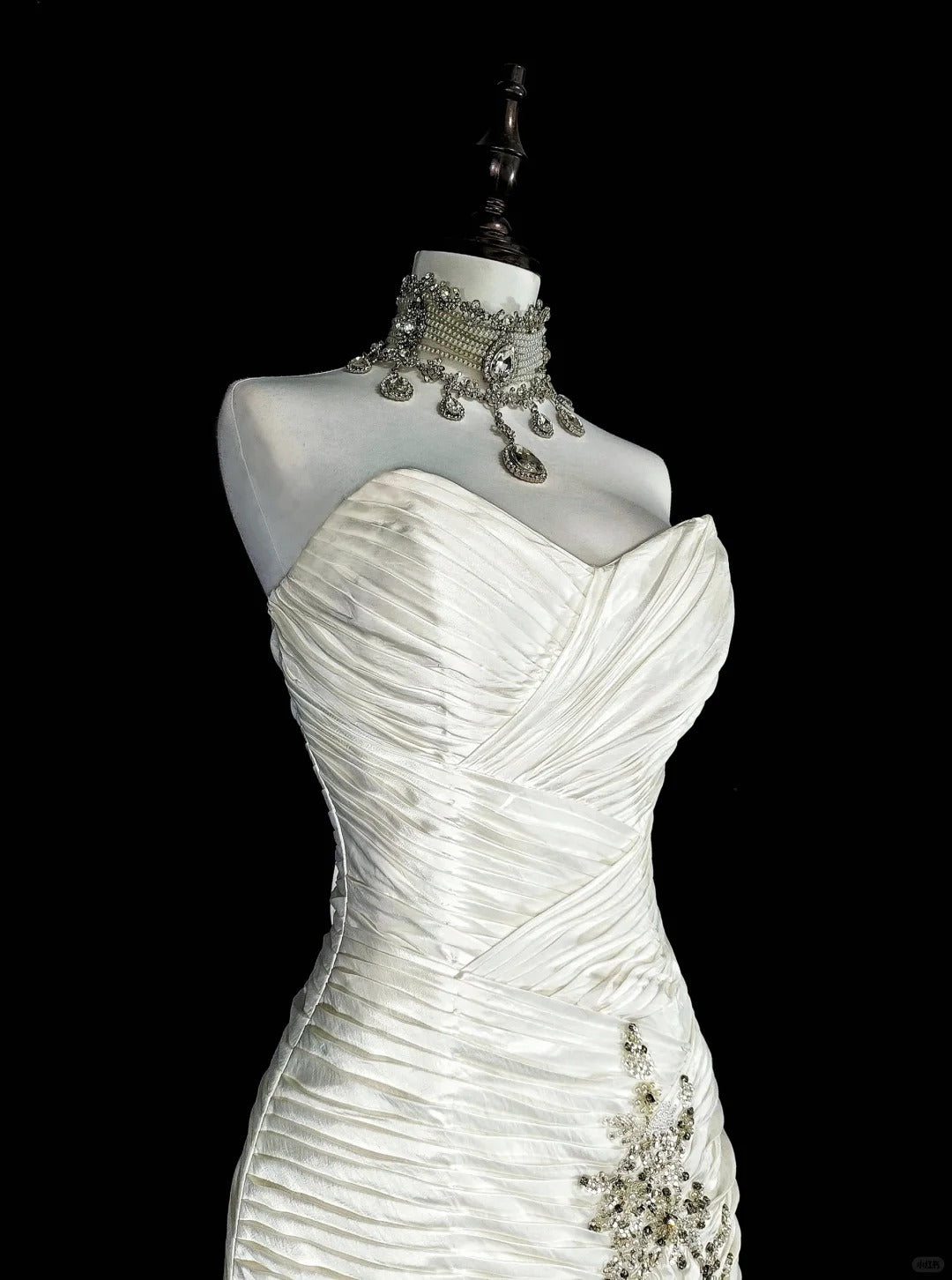 Unique Wedding Dresses Mermaid Sweetheart Satin Layers Tiered Sleeveless White Long Brides Dress N3513