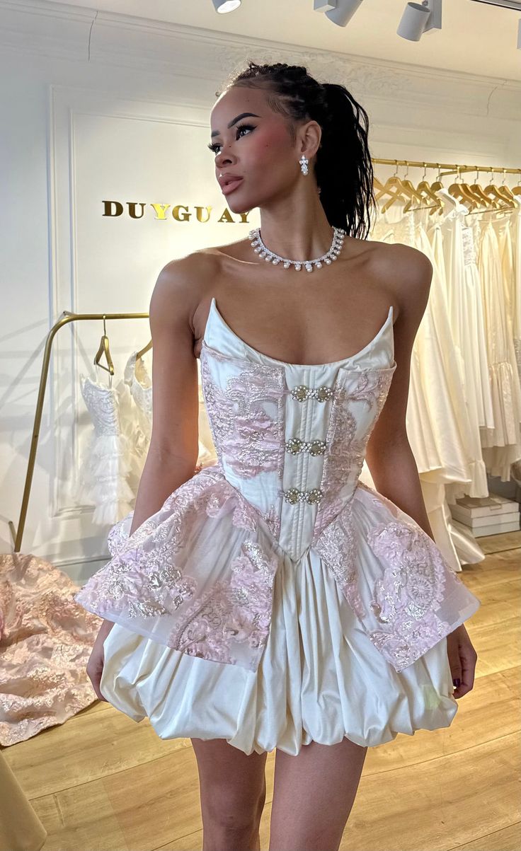 Süßes Ballkleid Trägerlos Rosa Spitze Satin 12. Klasse Kurz Mini Ästhetische Homecoming Kleider RB4398