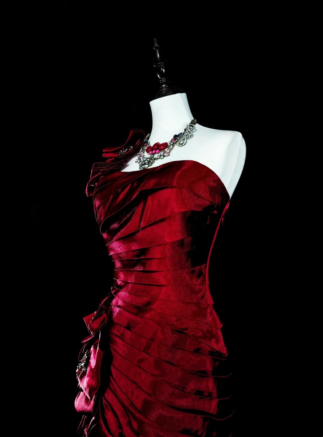 Vintage Meerjungfrauen-Abschlussballkleider One Shoulder Dunkelburgunder Satin mit Perlenstickerei 90er Jahre Langes Abendkleid N2710
