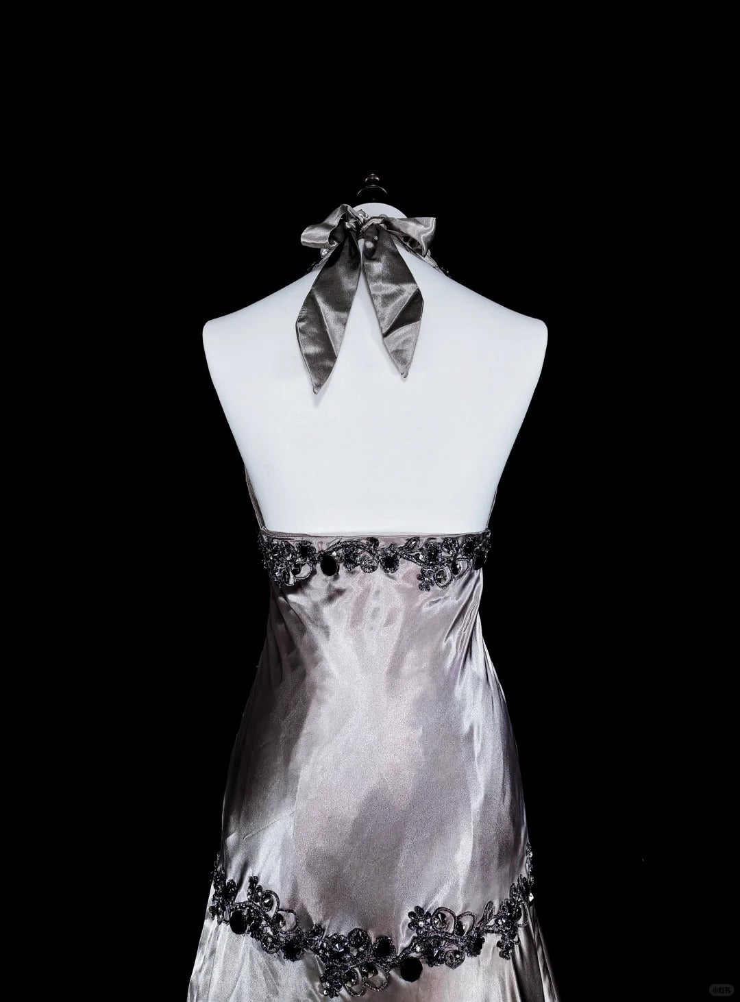 Vintage-Abendkleider, ästhetisches Meerjungfrauen-Neckholderkleid, silbergrauer Taft, klassisches Partykleid mit Kristallen und Strasssteinen, N2000