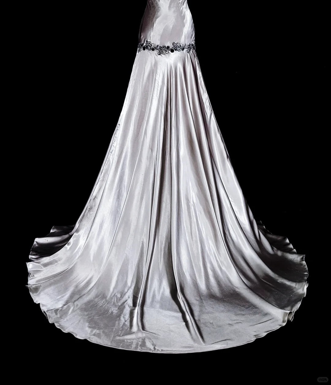 Vintage-Abendkleider, ästhetisches Meerjungfrauen-Neckholderkleid, silbergrauer Taft, klassisches Partykleid mit Kristallen und Strasssteinen, N2000