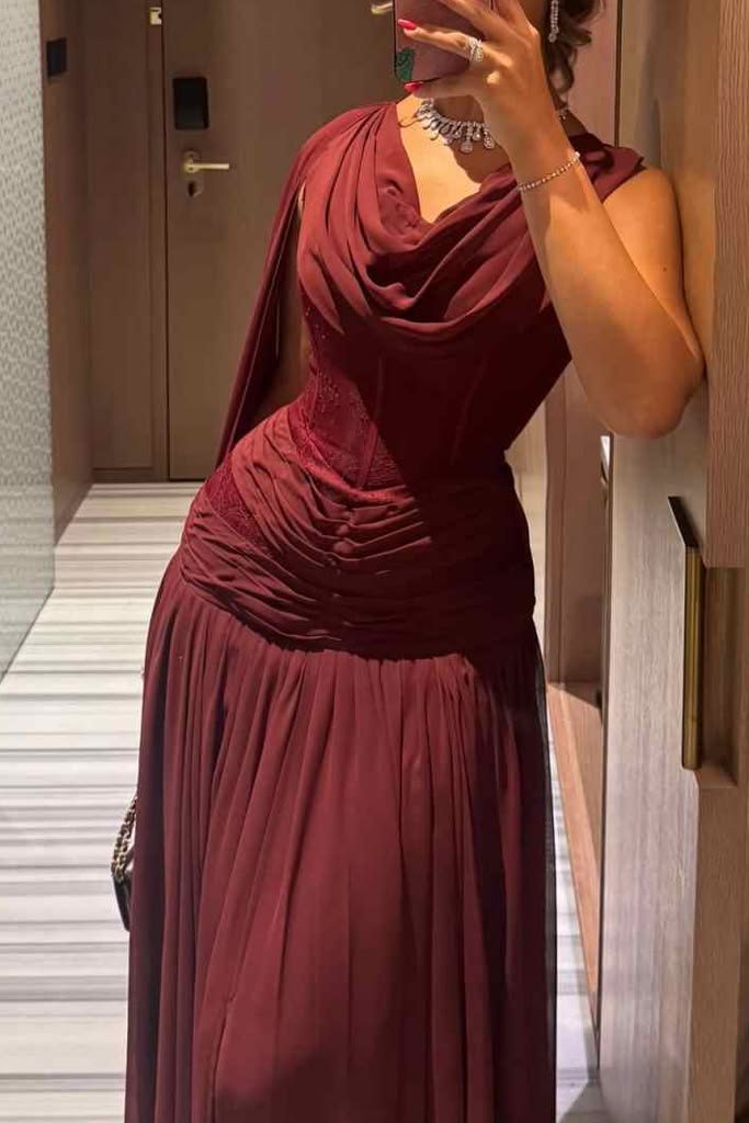 Neckholderärmellos Off-Shoulder Chiffon Bodenlang Plissiert A-Linien-Abschlussballkleid N2354