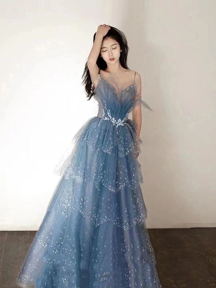 Robe de bal somptueuse en tulle bleu scintillant ornée de perles, robe de soirée à volants et strass AB2197