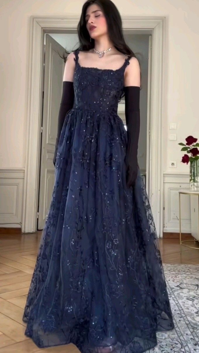 Einzigartiges, langes, marineblaues A-Linien-Abendkleid mit Spaghettiträgern und dunkelblauer Spitze – Inspiration für ein formelles Abendoutfit AB717