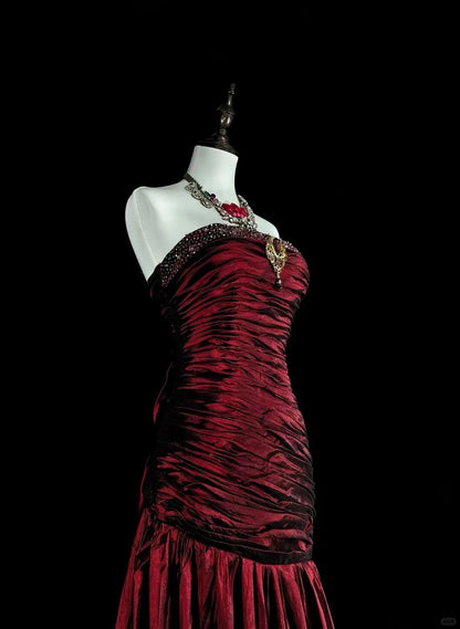 Vintage Prom Dresses Meerjungfrau Trägerlos Dunkelburgunder Satin mit Perlenstickerei 1980er Lange Abendrobe N2708