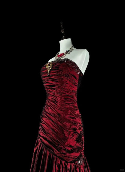 Vintage Prom Dresses Meerjungfrau Trägerlos Dunkelburgunder Satin mit Perlenstickerei 1980er Lange Abendrobe N2708