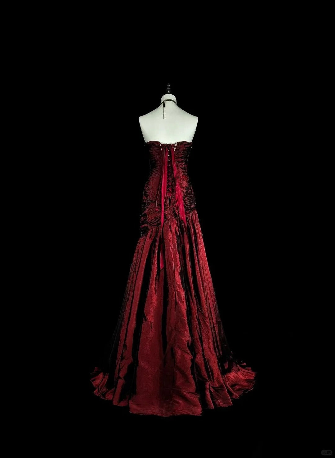Vintage Prom Dresses Meerjungfrau Trägerlos Dunkelburgunder Satin mit Perlenstickerei 1980er Lange Abendrobe N2708