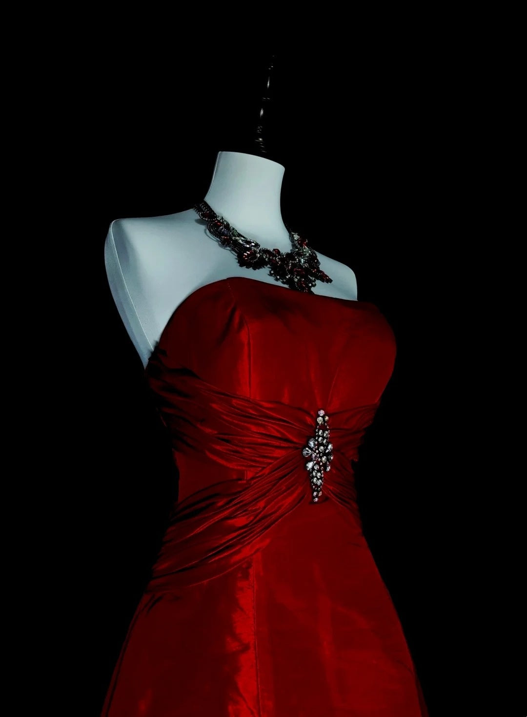 Robe de bal rétro bustier rouge en satin sans manches, style années 70, robe de soirée longue et élégante N1491