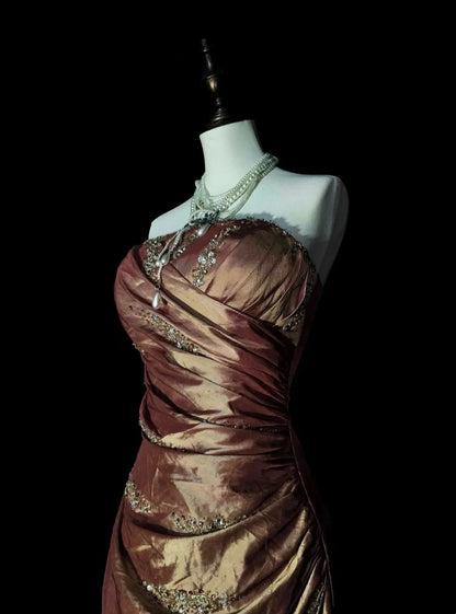 Robe de bal longue sirène vintage marron sans bretelles et perles, style années 80, référence N1490