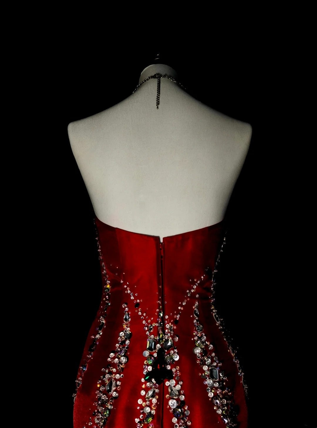 Robe de bal rétro sirène en satin rouge, décolleté cœur, ornée de perles et sans manches, style années 70, robe de soirée longue et élégante N1492