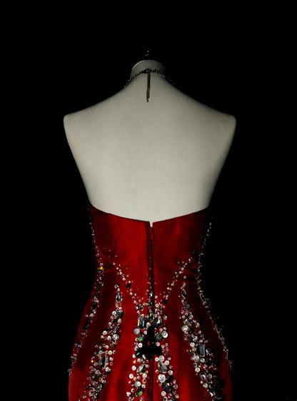Robe de bal rétro sirène en satin rouge, décolleté cœur, ornée de perles et sans manches, style années 70, robe de soirée longue et élégante N1492
