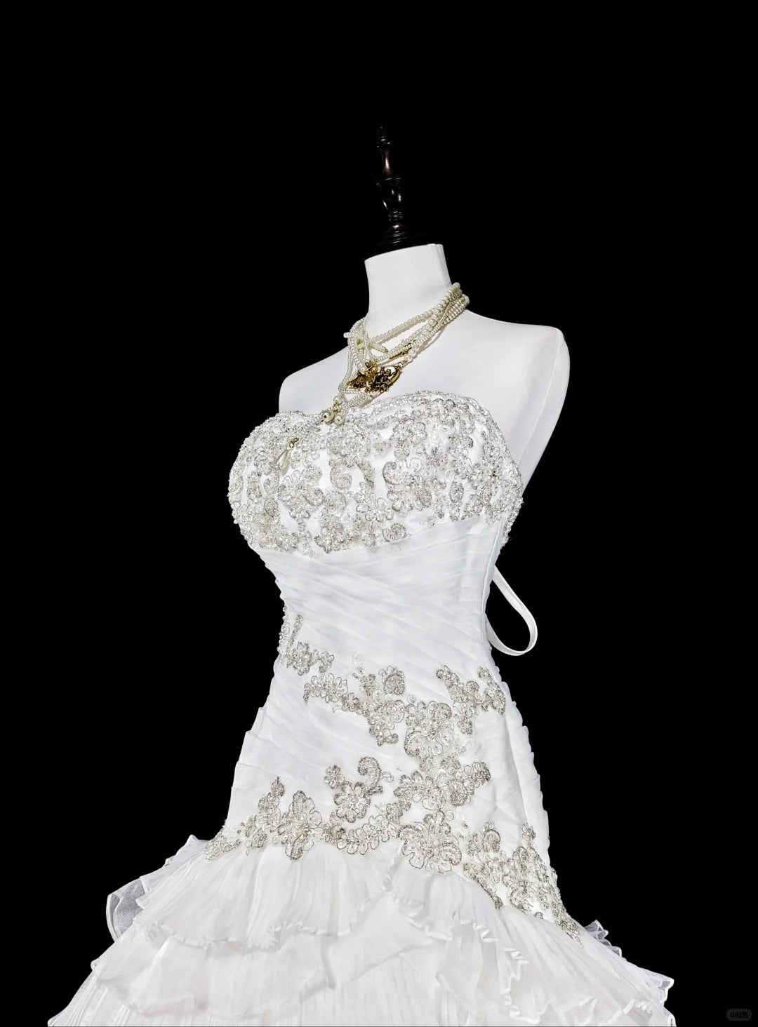 Robes de mariée uniques sirène sans bretelles blanches avec volants perles cristaux longue robe de mariée N3420