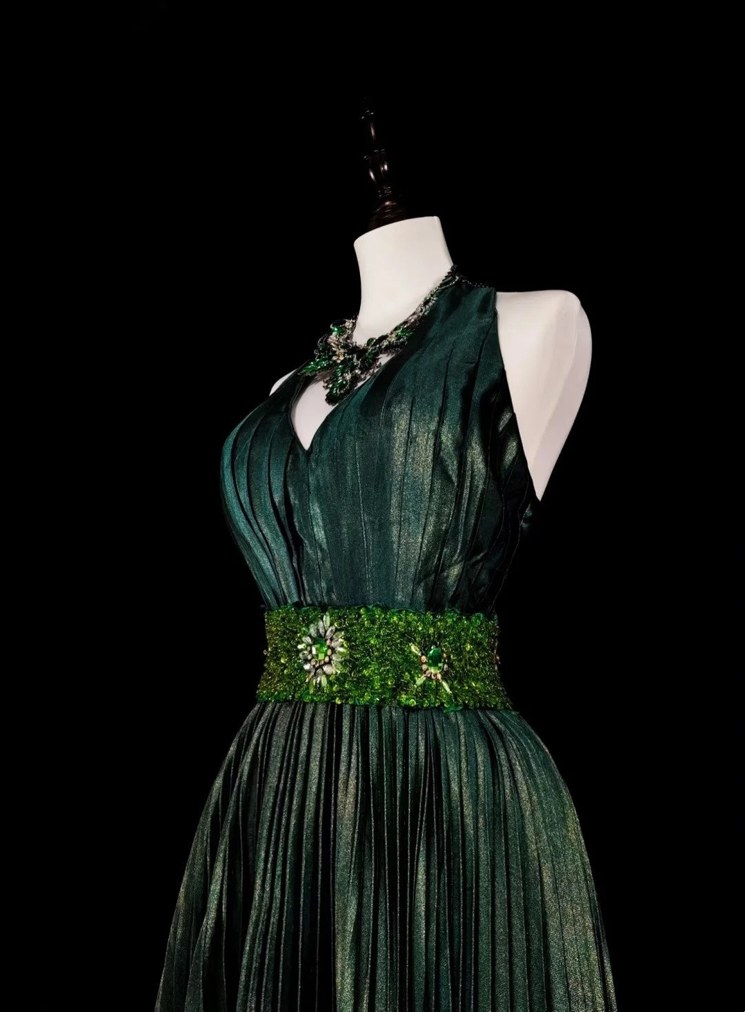 Vintage 1760s A Line Halter Dark Green Sleeveless Pleated Long Prom Dresses N1579