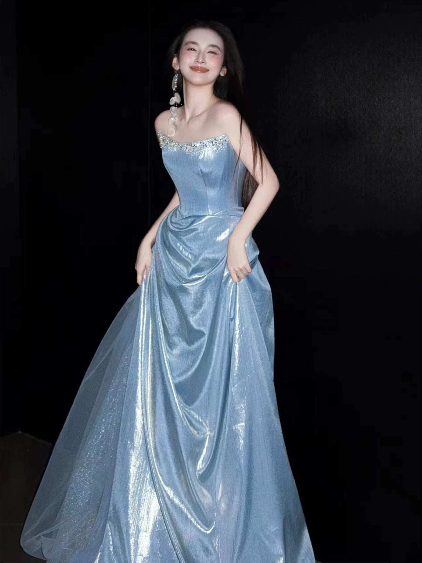 Glitzerndes, ärmelloses, hellblaues A-Linien-Kleid – Inspiration für lange Abendkleider und Geburtstagsoutfits AB2215