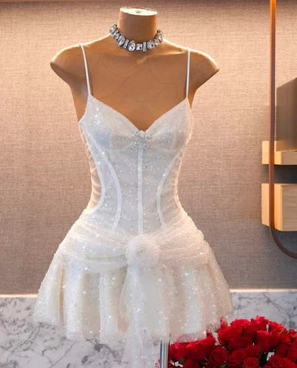 Weißes Spaghetti-Träger-Kleid zum 16. Geburtstag Glitzer Pailletten A-Linie Homecoming Kleider N4738