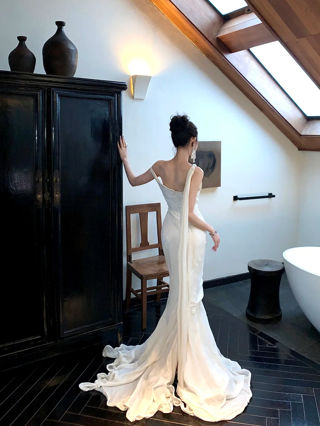 Robe de mariée blanche sirène simple à une épaule avec traîne, robe de mariée de conte de fées N064