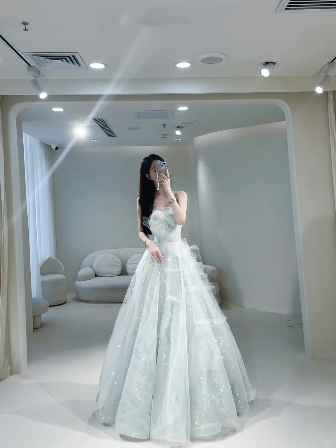 Robe de bal longue bustier en tulle à volants, ravissante et élégante, idéale pour un 20e anniversaire. Modèle AB902.