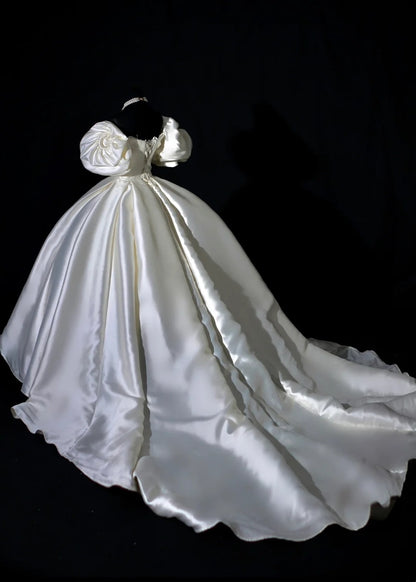 Robe de mariée simple, robe de bal, épaules dénudées, manches courtes, satin plissé, robe de mariée longue et cintrée AB2532
