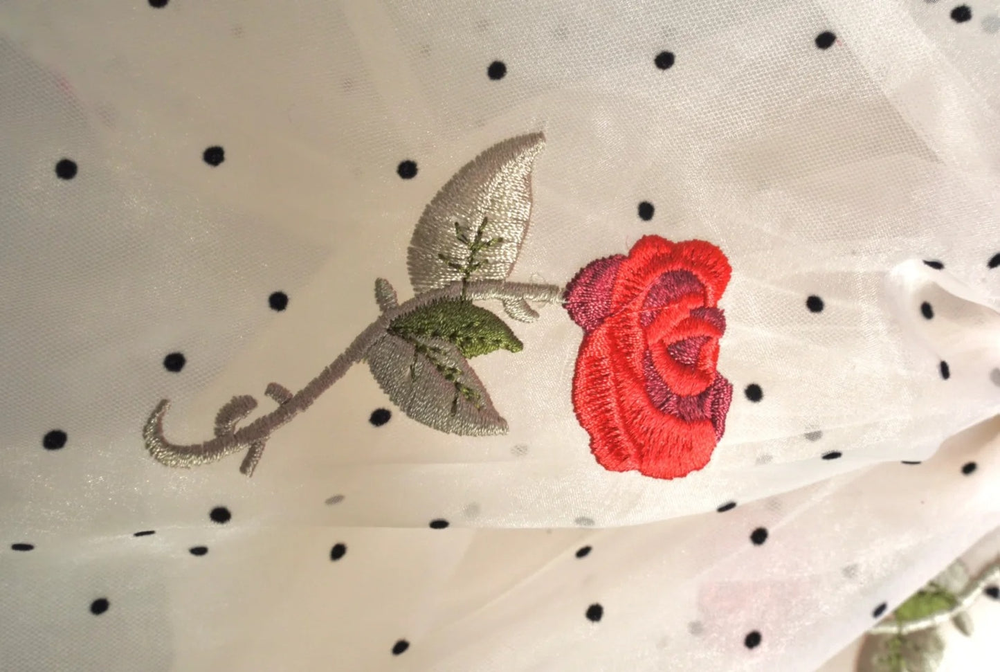Robe de bal courte sirène à fines bretelles et sequins rouges, idéale pour les jeunes filles de 16 ans (N1177)