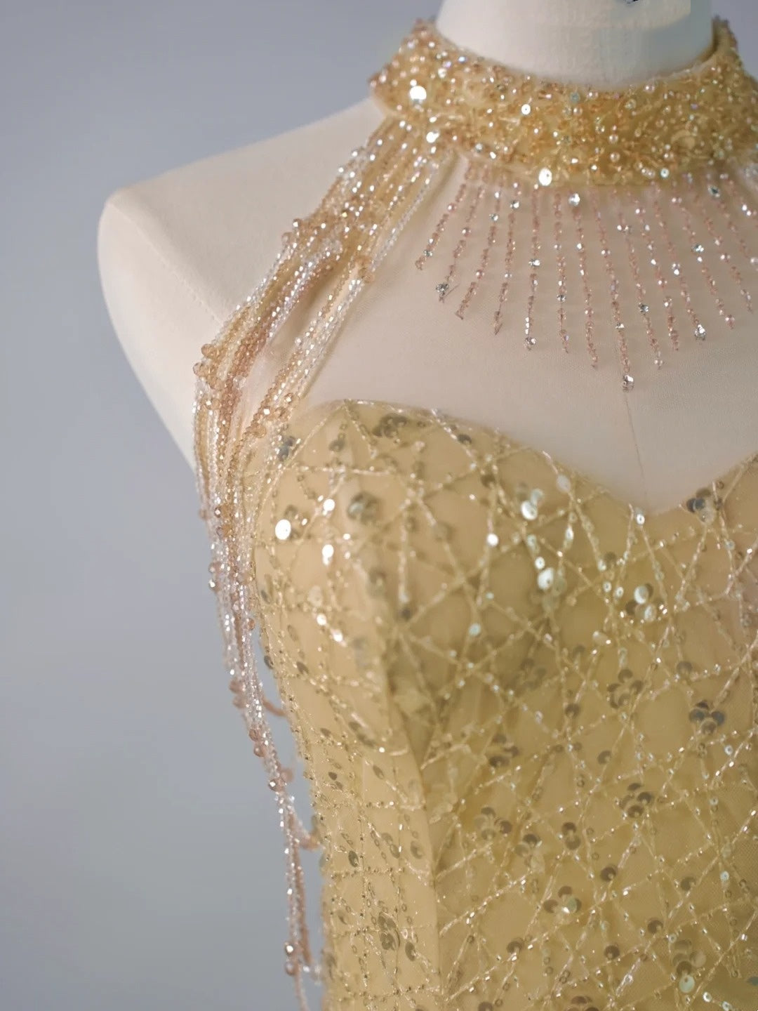 Robe de bal longue à paillettes jaunes, col montant, pour lycéennes (N1290)