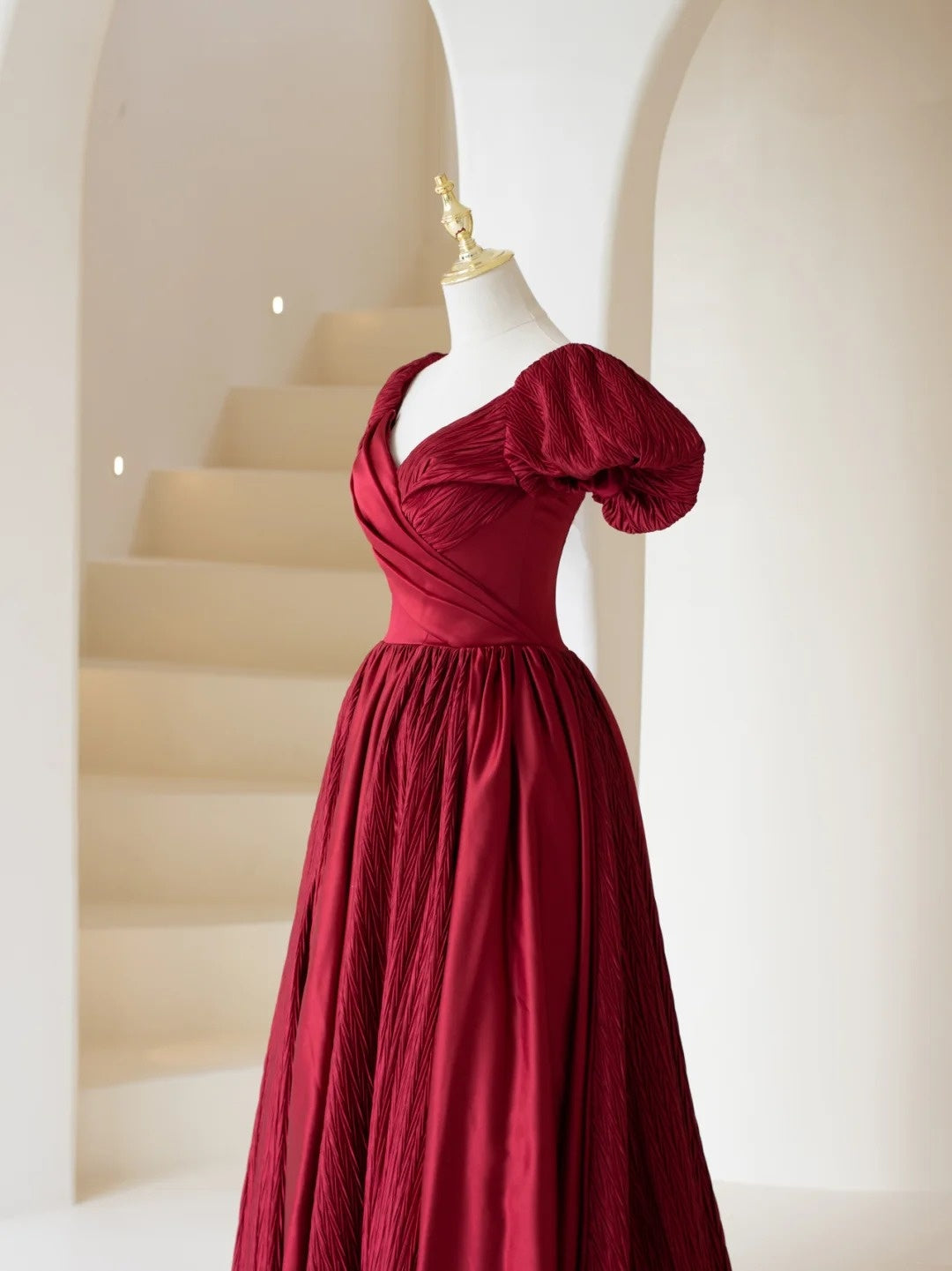 Stilvolles, bordeauxrotes A-Linien-Abendkleid mit V-Ausschnitt und Ärmeln – Inspiration für formelle Party- und Abschlussballkleider (Modell N197)