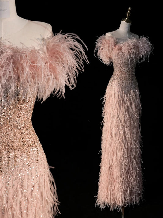 Robe de bal fourreau rose modeste sans bretelles ornée de plumes et de sequins - Inspiration robe de soirée princesse N1275