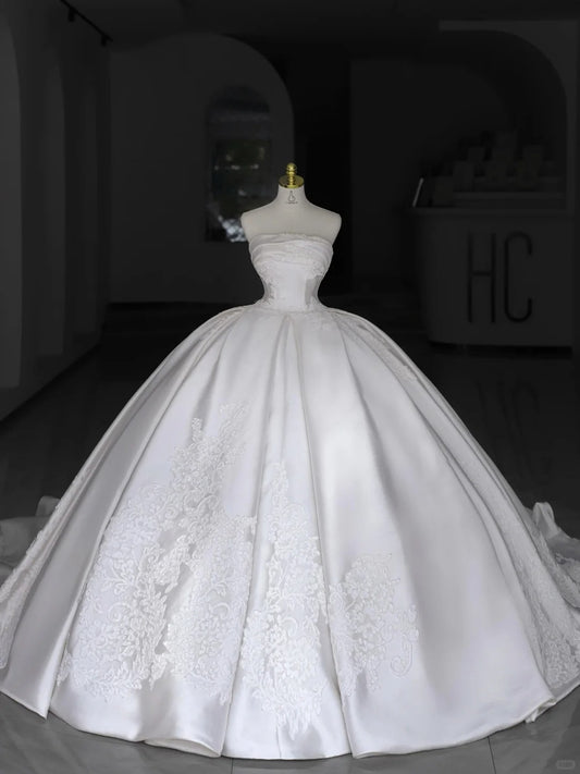 Timeless Wedding Dresses Ball Gown Strapless White Satin With Appliqued Long Bridal Gown N2985