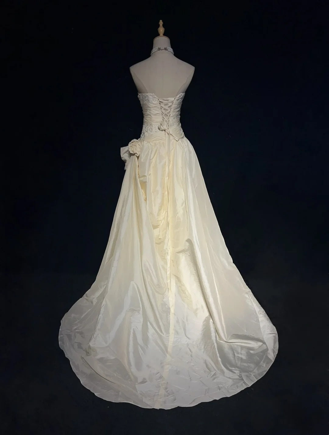 Vintage Prom Dresses 80er Jahre Ballkleid Hellchampagner Trägerlos mit Spitze Abendoutfits N3470