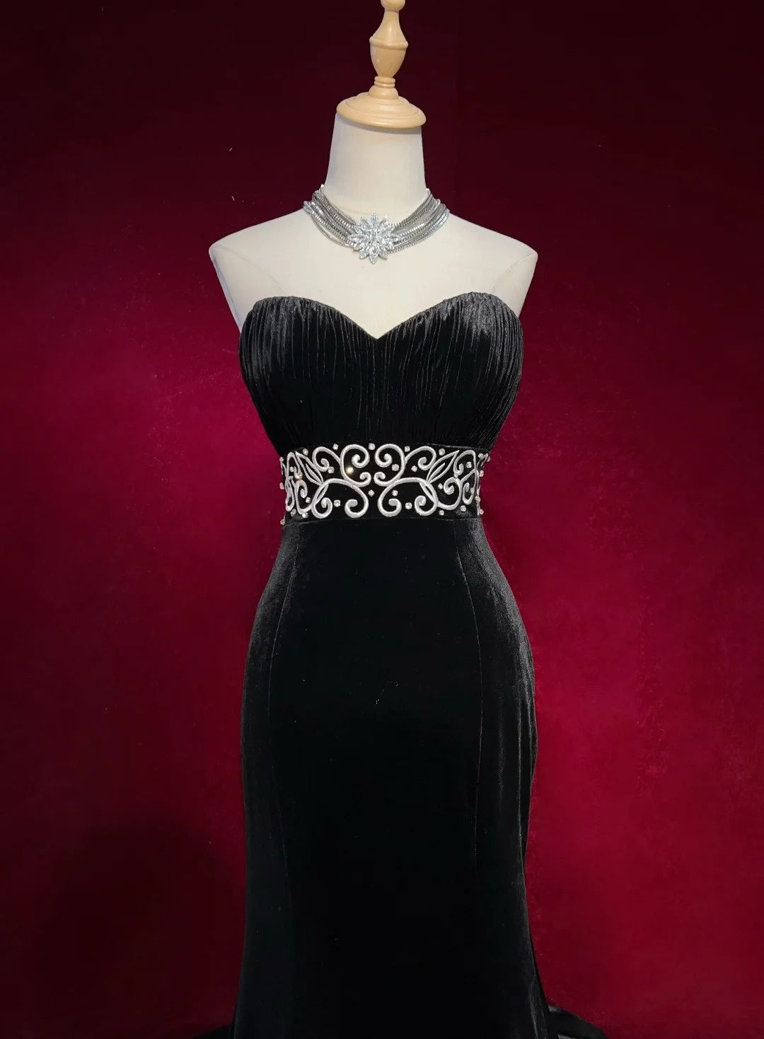 Robes de Bal Glamour Robe de Soirée Sirène Cœur Sans Bretelles Noire Velours Brodé Robe de Cérémonie N2883