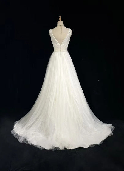 Cute Ball Gown V Neck Sleeveless Long Tulle Garden White Wedding Dresses RB3276