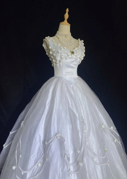 Timeless Wedding Dresses Ball Gown V Neck White Tulle With Flowers Long Brides Gown N3475
