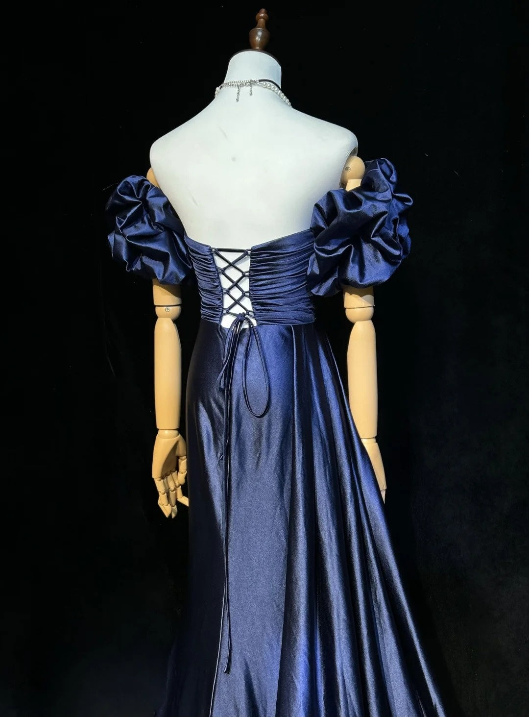 Vintage Meerjungfrauen-Abschlussballkleider mit Herzausschnitt Marineblaues Satin mit Perlenärmeln 90er-Jahre-Abendkleid N2657