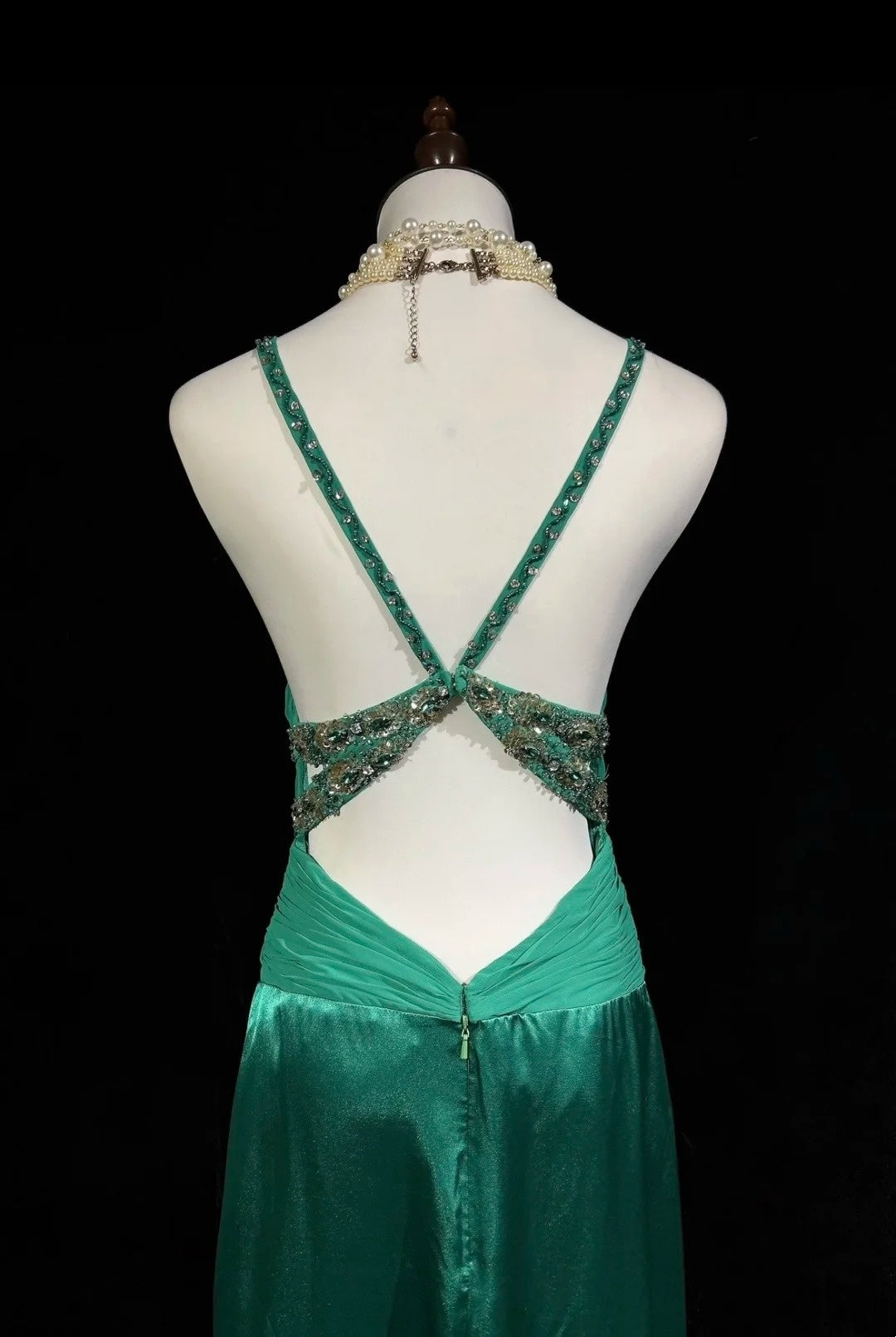 Vintage Abschlussballkleider Meerjungfrau V-Ausschnitt Grüne Chiffon mit Rüschen Rückenfreies langes Abendkleid N2512